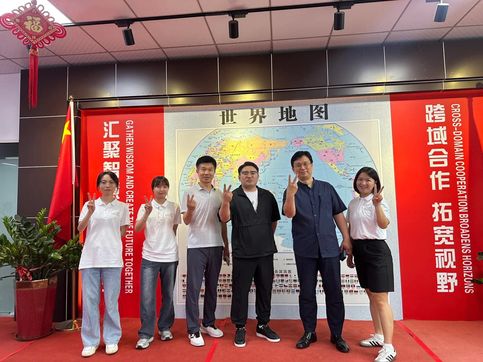 Y-Rising team and international business partners at the Shenzhen office